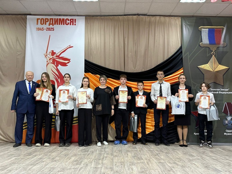 Награждение учащихся и классов на Публичном докладе.